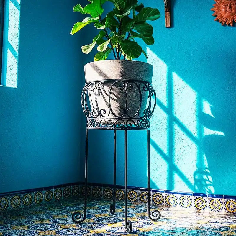Base alta para macetas cuatros patas diseño con forja